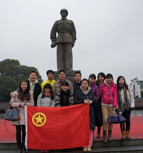 “学雷锋，献爱心”——中国共产主义青年团买球官方网站委员会开展慰问贫困学生助学活动